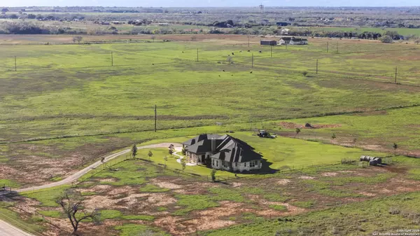 1530 County Road 132, Floresville, TX 78114