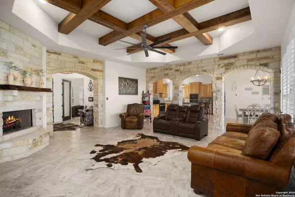 1530 County Road 132, Floresville, TX 78114