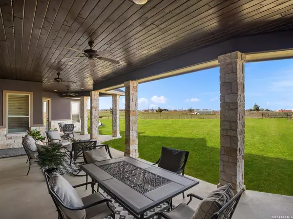 1530 County Road 132, Floresville, TX 78114