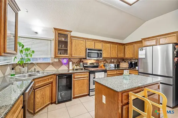 2402 Lavender LN, Killeen, TX 76549