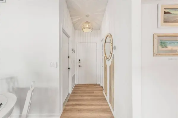 2911 WOODPINE CT, Sarasota, FL 34231