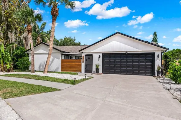 2911 WOODPINE CT, Sarasota, FL 34231