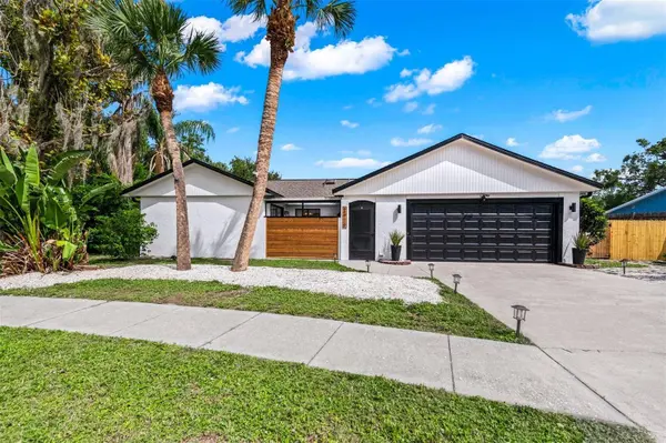 2911 WOODPINE CT, Sarasota, FL 34231