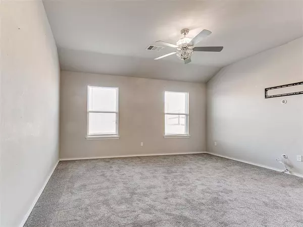 147 Waterside DR, Newcastle, OK 73065