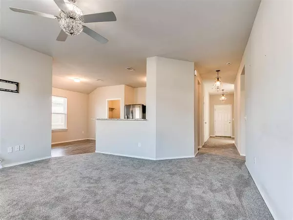 147 Waterside DR, Newcastle, OK 73065