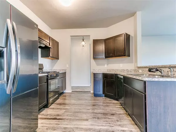 147 Waterside DR, Newcastle, OK 73065