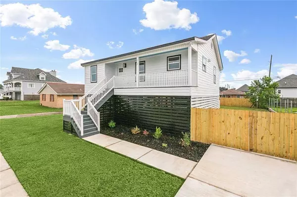 413 GENET DR, Arabi, LA 70032