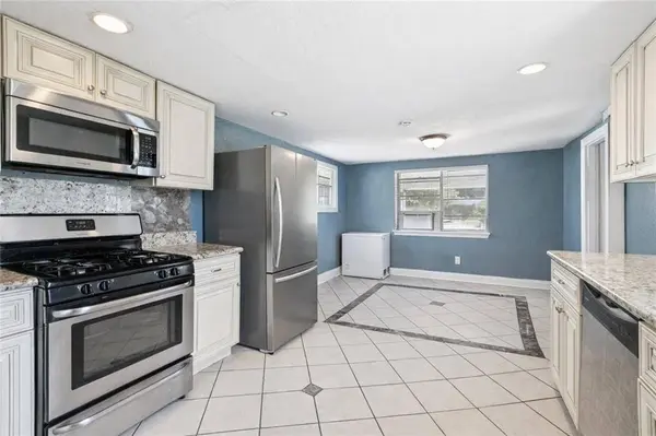8 COFFEE DR, Chalmette, LA 70043