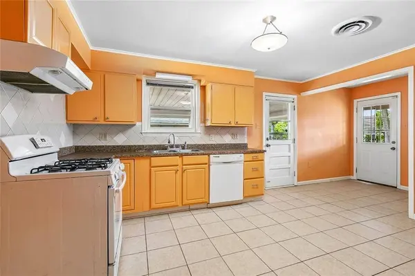 2336 PLAZA DR, Chalmette, LA 70043