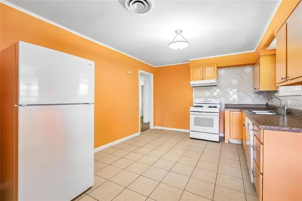 2336 PLAZA DR, Chalmette, LA 70043