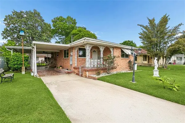 2336 PLAZA DR, Chalmette, LA 70043