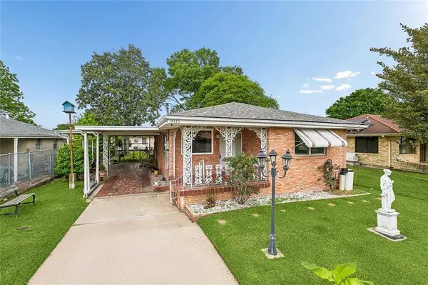 2336 PLAZA DR, Chalmette, LA 70043