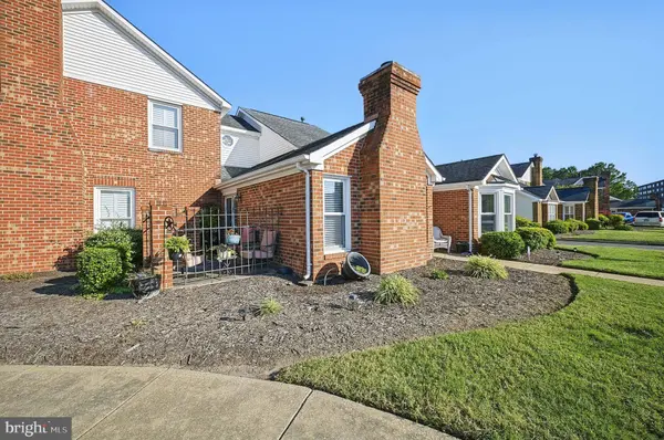 22 WILLIAMSBURG DR, Hampton, VA 23666