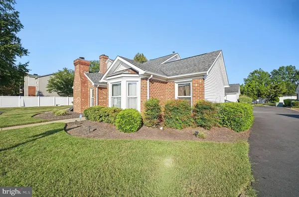 22 WILLIAMSBURG DR, Hampton, VA 23666