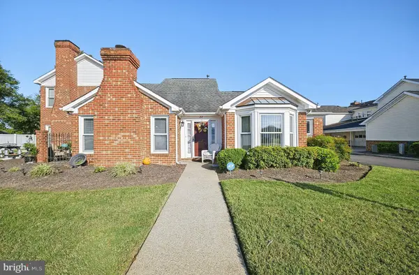 22 WILLIAMSBURG DR