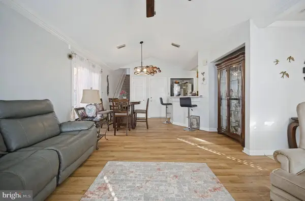22 WILLIAMSBURG DR, Hampton, VA 23666