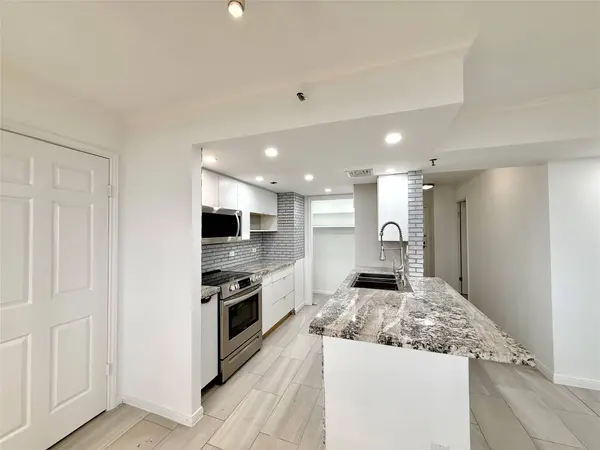 3525 Sage RD #703, Houston, TX 77056