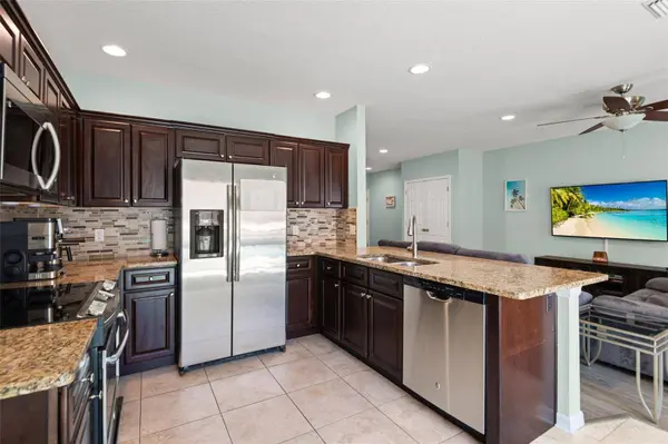 946 CELTIC CIR, Tarpon Springs, FL 34689