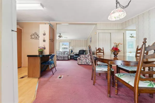 8013 EASTERN CIRCLE DR, Brooksville, FL 34613