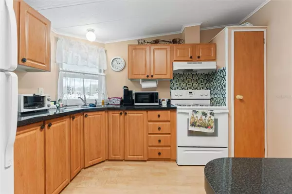 8013 EASTERN CIRCLE DR, Brooksville, FL 34613