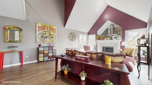 5708 Ashworth Road, West Des Moines, IA 50266