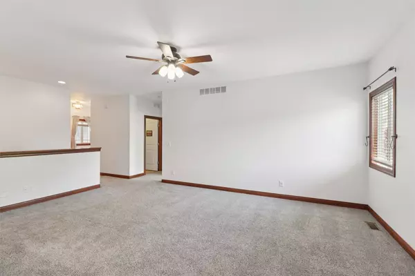 4729 E Merced Street, Des Moines, IA 50317