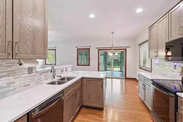 4729 E Merced Street, Des Moines, IA 50317