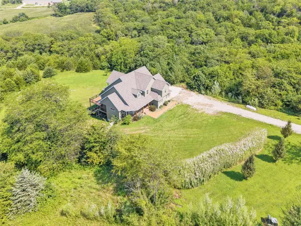 7501 Onyx Trail, Indianola, IA 50125