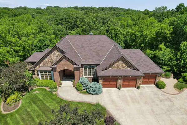 470 Painted Woods Drive, Waukee, IA 50263