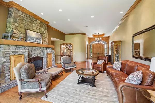 470 Painted Woods Drive, Waukee, IA 50263