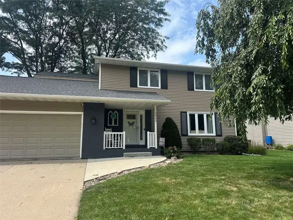 5905 Crabapple Lane, Johnston, IA 50131