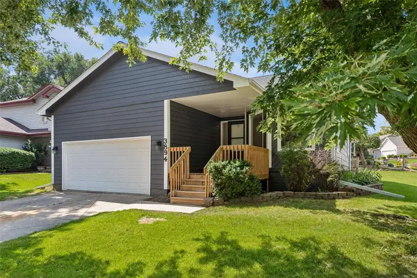 3894 92nd Drive, Urbandale, IA 50322