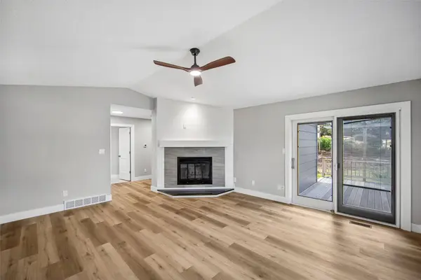 3894 92nd Drive, Urbandale, IA 50322