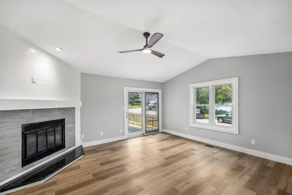3894 92nd Drive, Urbandale, IA 50322