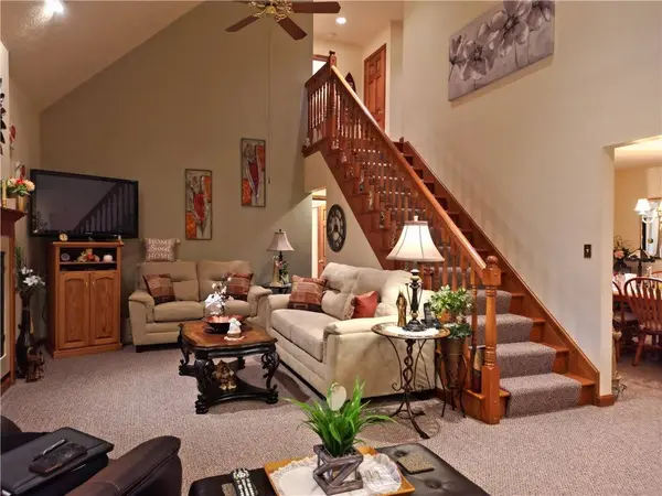 102 Manor Court, Center Twp - But, PA 16001