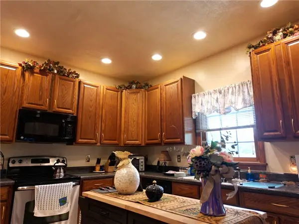 102 Manor Court, Center Twp - But, PA 16001