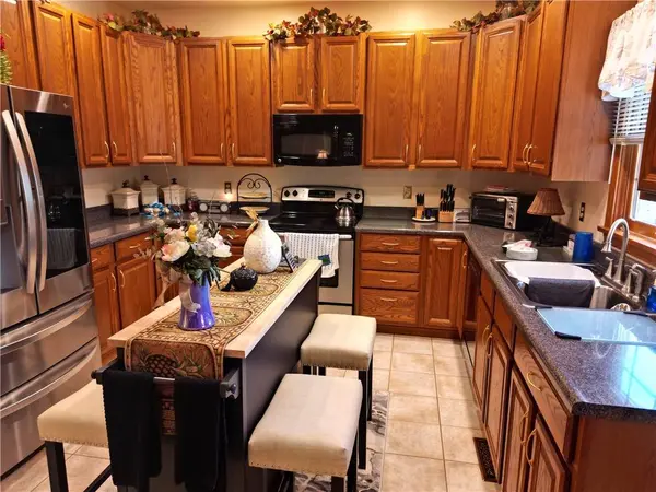 102 Manor Court, Center Twp - But, PA 16001