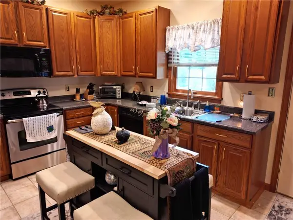 102 Manor Court, Center Twp - But, PA 16001