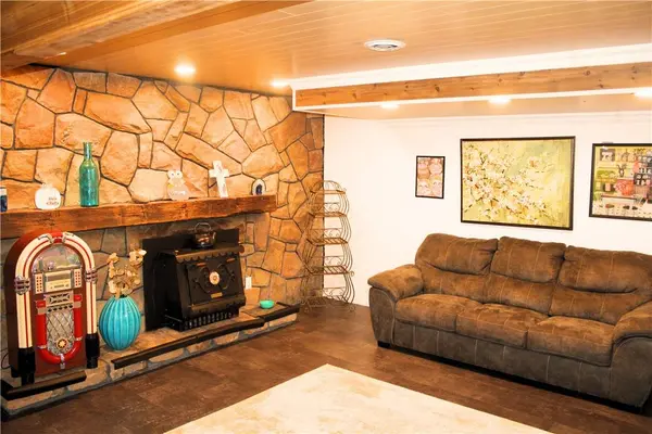 118 Twin Lakes Ln, Jefferson Twp, PA 16002