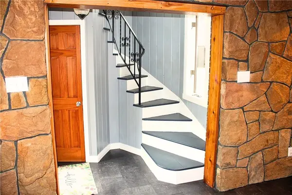 118 Twin Lakes Ln, Jefferson Twp, PA 16002