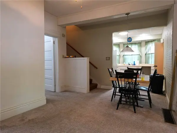 328 W Poplar St, Grove City Boro, PA 16127