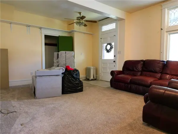 328 W Poplar St, Grove City Boro, PA 16127