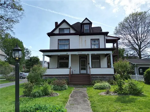 328 W Poplar St, Grove City Boro, PA 16127