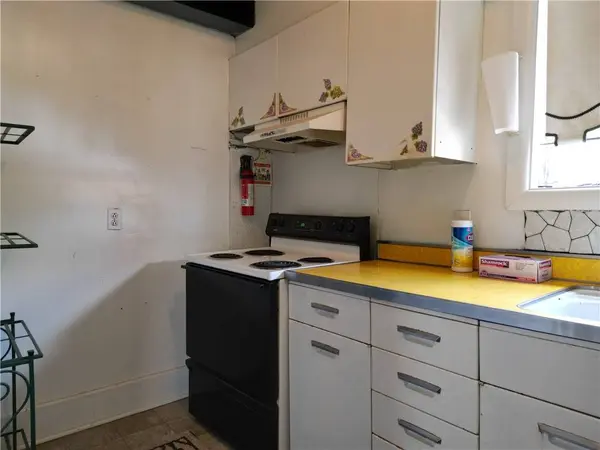 328 W Poplar St, Grove City Boro, PA 16127