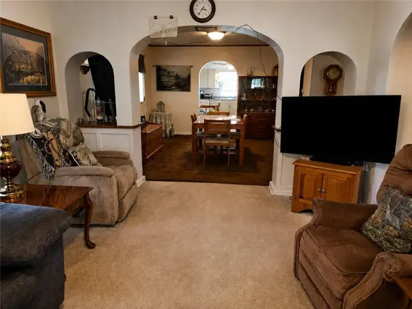 223 Connoquenessing Main St, Connoquenessing Boro, PA 16027