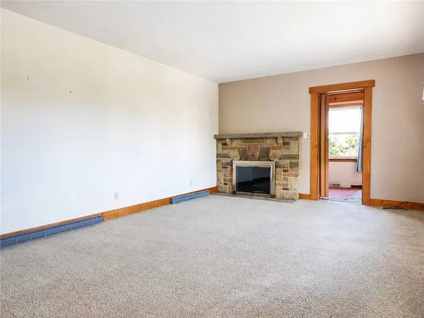 14 Woodrow St, City Of But Sw, PA 16045