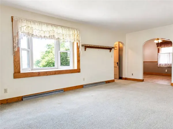 14 Woodrow St, City Of But Sw, PA 16045