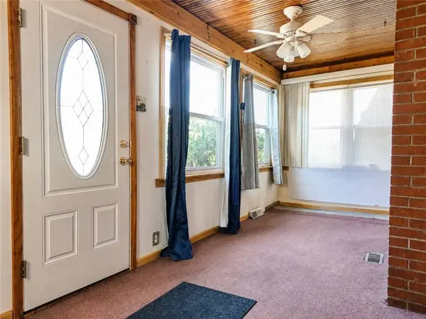 14 Woodrow St, City Of But Sw, PA 16045