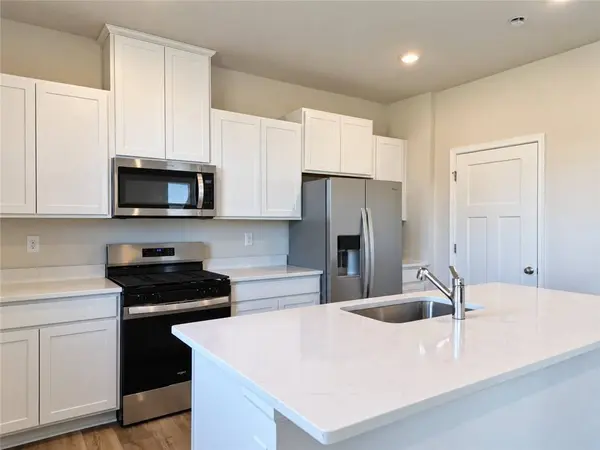 180 Shelton Place Dr, Connoquenessing Boro, PA 16033