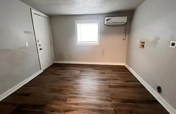 443 SW 34th St, San Antonio, TX 78237-1885